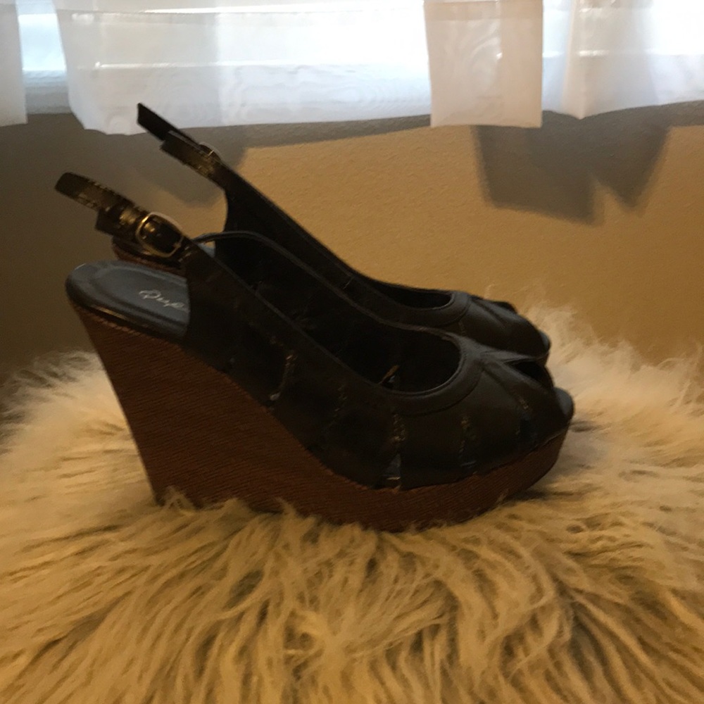Peep toe wedges size 7.5